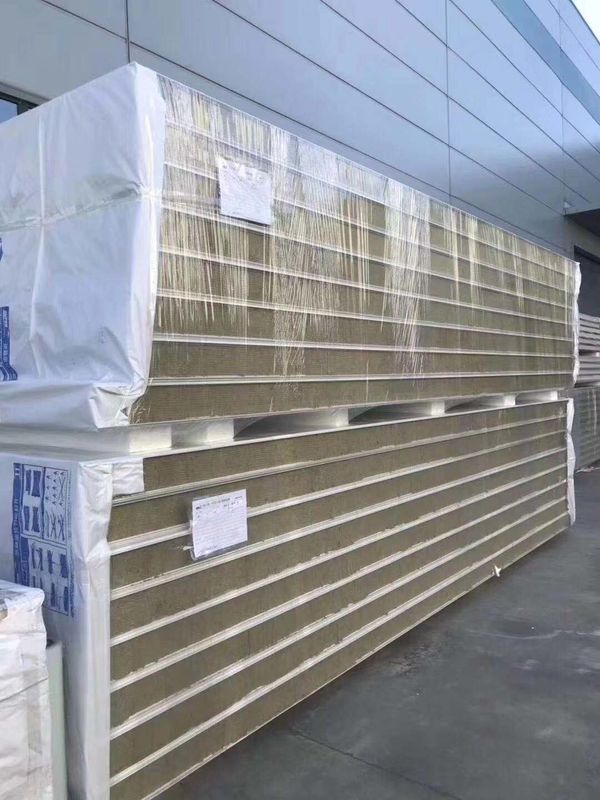 O telhado de grande resistência da sala fria almofada o tamanho e a cor personalizados prova do Ire